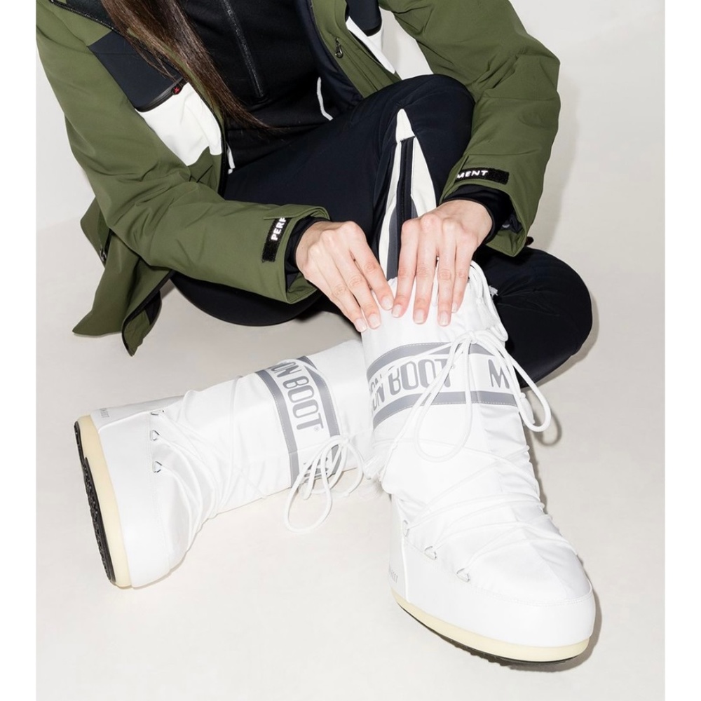 White Moon Boots 🌚